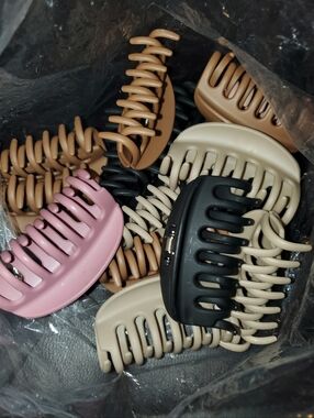 6 Assorted Matte Jaw Hair Claw Clips